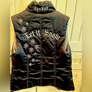 fun ski resort vest or for those that love the winter time and snow!